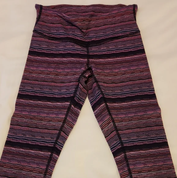 Lululemon Wunder Under Crop III - Picture 8 of 8